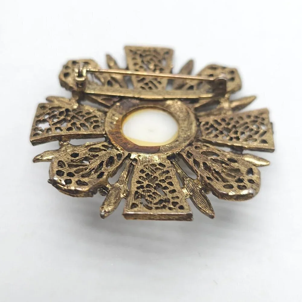 Vintage Gold Tone Fleur De Lis Brooch With Faux Pearl